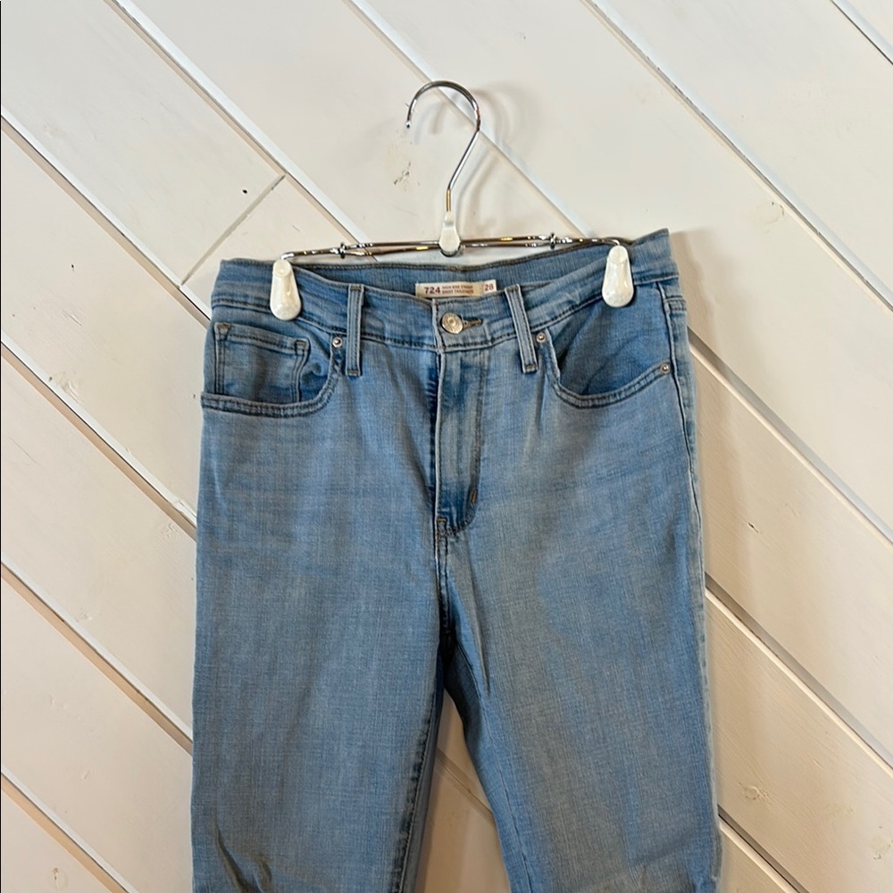LEVI’s Light Wash Straight Jeans 724